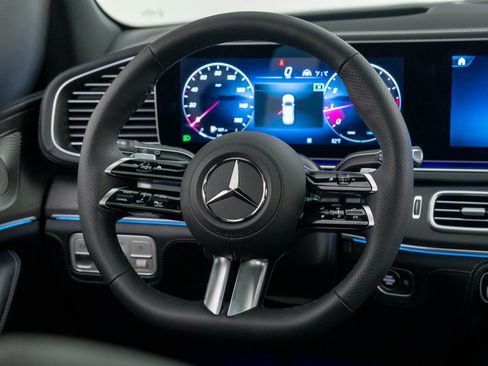 New 2026 Mercedes-Benz GLS 580 4MATIC image 11