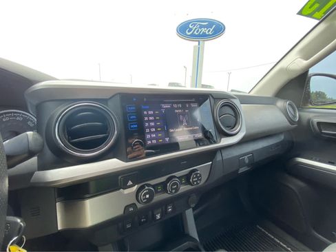Used 2019 Toyota Tacoma SR5 RWD image 31