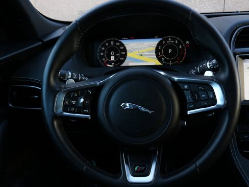 Used 2019 Jaguar F-PACE S image 25