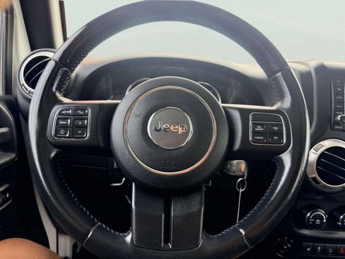 Used 2015 Jeep Wrangler Unlimited Sahara w/ Dual Top Group AWD/4WD image 27