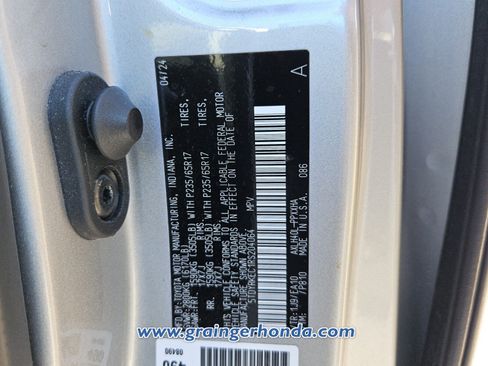 Used 2024 Toyota Sienna XLE FWD image 14