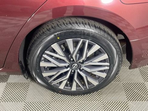Used 2025 Nissan Altima 2.5 SV FWD image 29