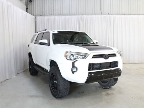 Used 2021 Toyota 4Runner TRD Off-Road Premium w/ Moonroof Package AWD/4WD image 37