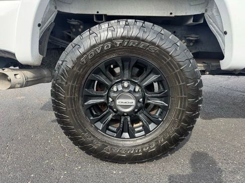 Used 2021 Ford F350 Lariat w/ Tremor Off-Road Package AWD/4WD image 22