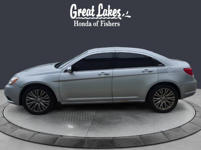 Used 2011 Chrysler 200 Limited FWD image 2