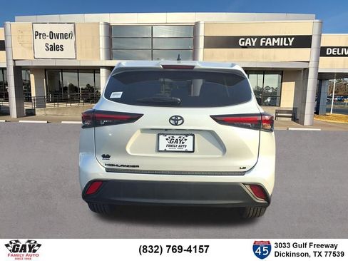 Used 2024 Toyota Highlander LE FWD image 19