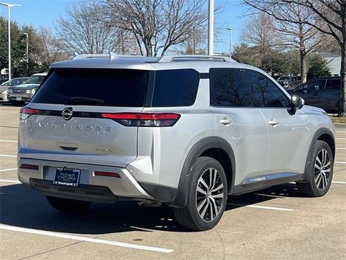 Used 2023 Nissan Pathfinder Platinum w/ Cargo Package image 4