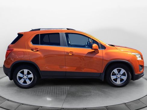 Used 2016 Chevrolet Trax LT w/ LT Sun and Sound Package FWD image 7