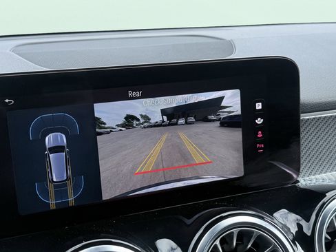 Used 2024 Mercedes-Benz GLB 250 image 73