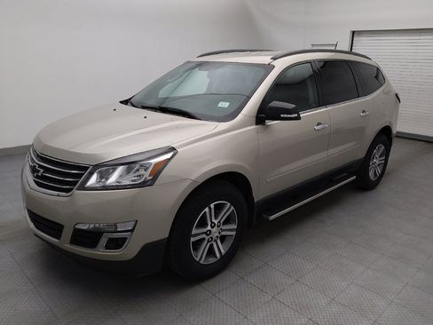 Used 2017 Chevrolet Traverse LT FWD image 2