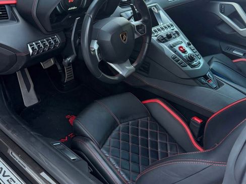 Used 2018 Lamborghini Aventador S image 8