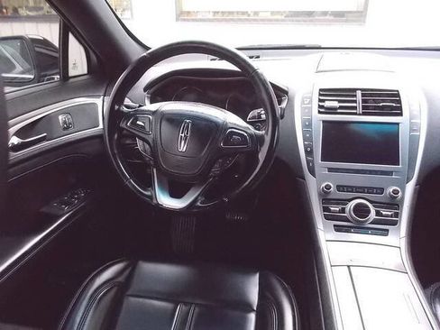 Used 2020 Lincoln MKZ image 9