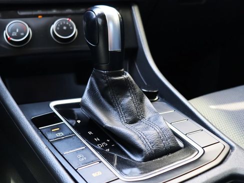 Used 2019 Volkswagen Jetta SE FWD image 50