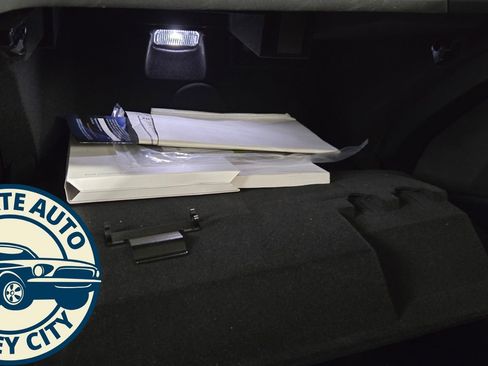 Used 2024 Audi Q8 e-tron Premium Plus image 19