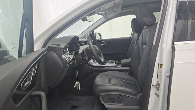Used 2023 Audi Q7 3.0T Premium w/ Convenience Package AWD/4WD image 7