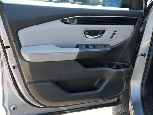 Used 2025 Honda Pilot EX-L image 4