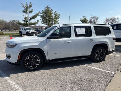 Used 2023 Jeep Wagoneer Series III w/ Preferred Equipment Group image 16