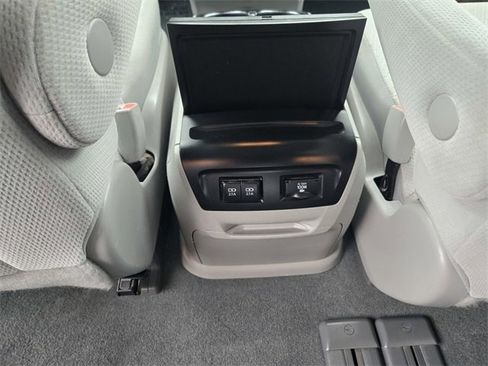 Used 2020 Toyota Sienna LE image 10
