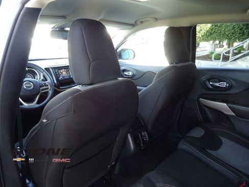 Used 2017 Jeep Cherokee Altitude image 19