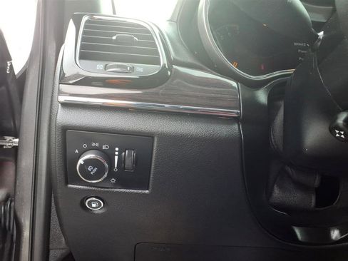 Used 2019 Jeep Grand Cherokee Overland image 16