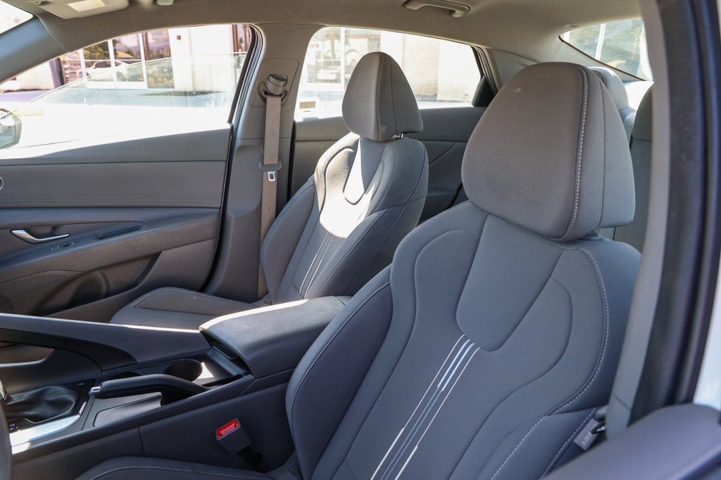 Used 2024 Hyundai Elantra SEL FWD image 16