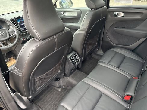 Certified 2025 Volvo XC40 B5 Core image 31