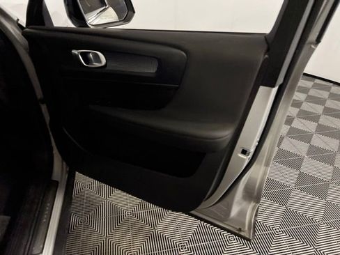 Used 2024 Volvo XC40 B5 Plus image 34