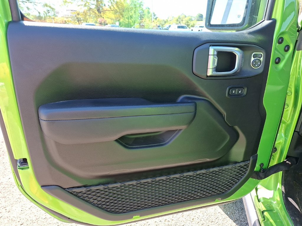Used 2025 Jeep Gladiator Sport AWD/4WD image 11