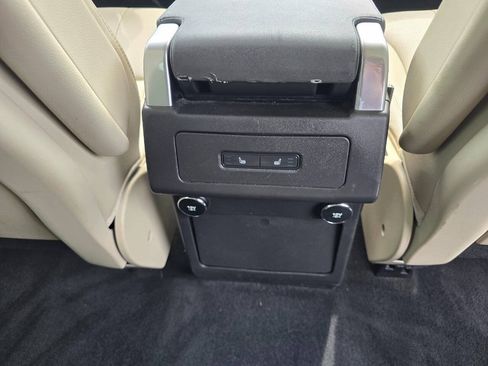 Used 2018 Land Rover Discovery SE AWD/4WD image 34