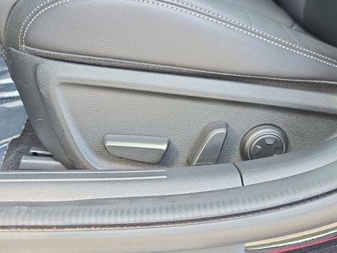 Used 2025 Genesis G70 2.5T AWD/4WD image 26