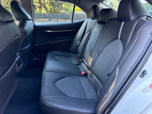 Used 2018 Toyota Camry SE FWD image 21