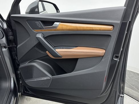 Used 2022 Audi Q5 e Premium Plus w/ Premium Plus Package image 36