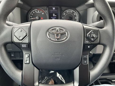 Used 2022 Toyota Tacoma SR image 11