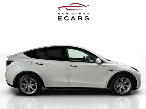 Used 2021 Tesla Model Y Long Range image 4