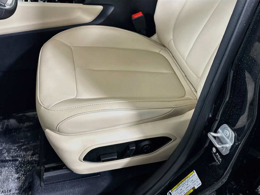 Used 2023 Jeep Grand Cherokee 4WD 4xe image 24