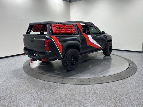 Used 2025 Toyota Tacoma TRD Off-Road image 5