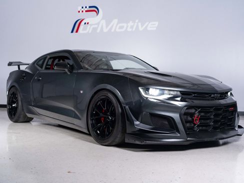Used 2018 Chevrolet Camaro SS RWD image 31