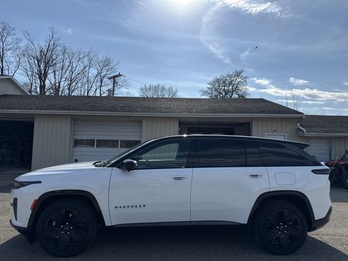 Used 2024 Jeep Wagoneer Launch Edition image 11