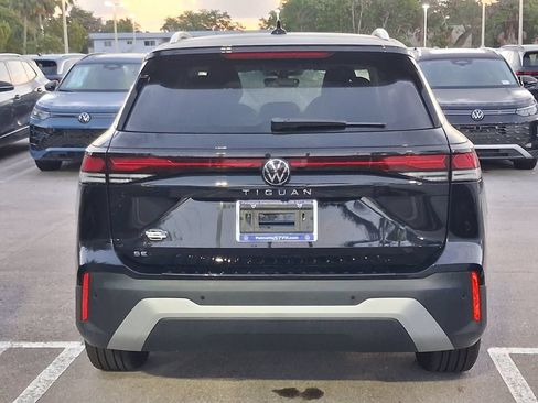New 2026 Volkswagen Tiguan SE FWD image 4