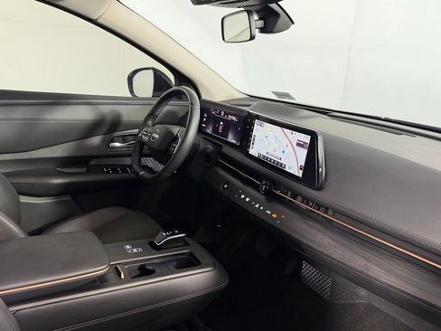 Used 2023 Nissan Ariya AWD image 30