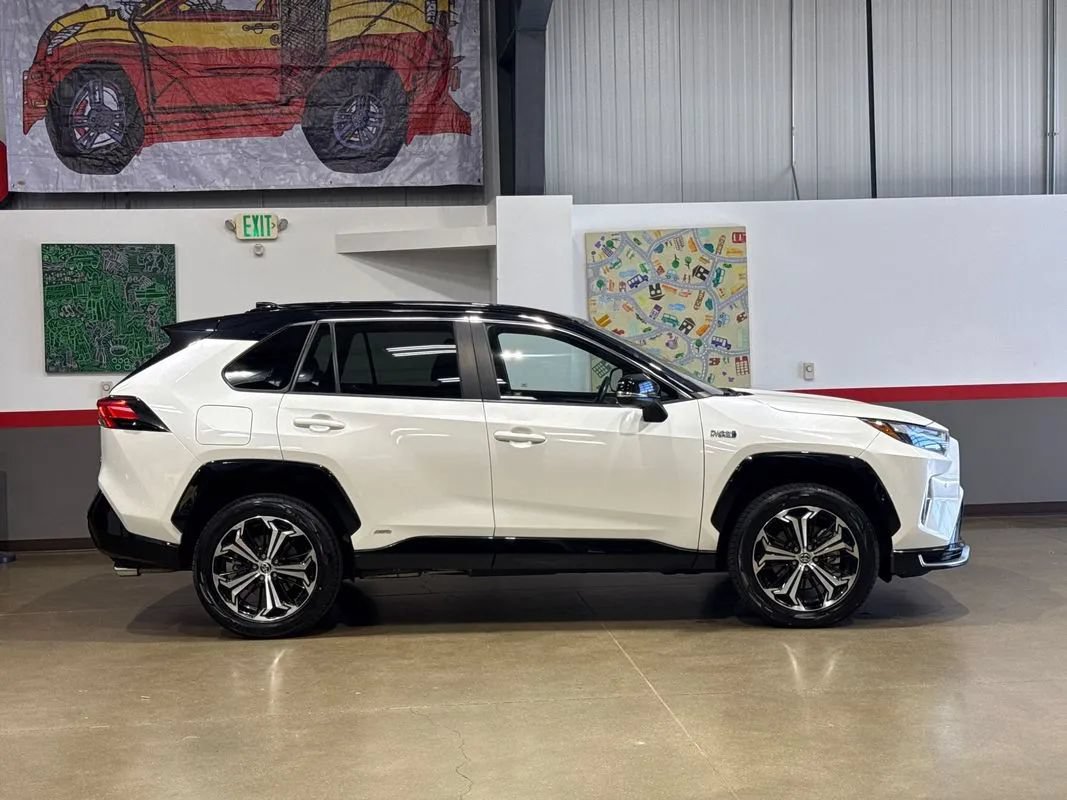 Used 2022 Toyota RAV4 XSE w/ Premium Package AWD/4WD image 3