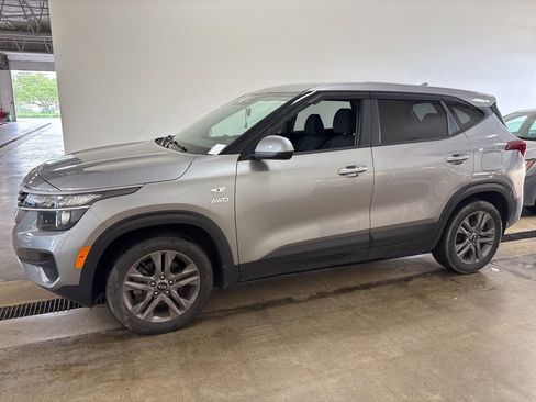 Used 2021 Kia Seltos LX AWD/4WD image 1