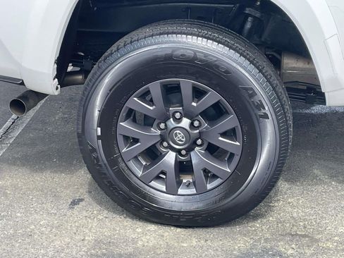 Used 2023 Toyota Tacoma SR5 w/ Technology Package image 9