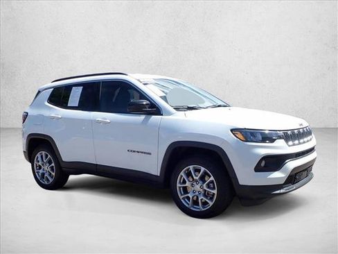 Used 2023 Jeep Compass Latitude AWD/4WD image 6