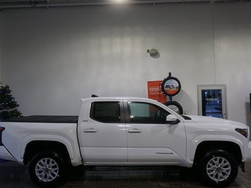 New 2026 Toyota Tacoma SR5 image 15