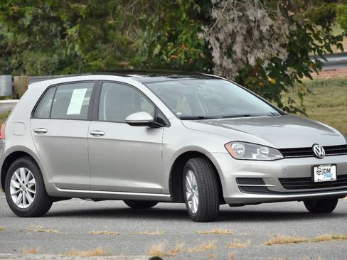 Used 2015 Volkswagen Golf S FWD image 4