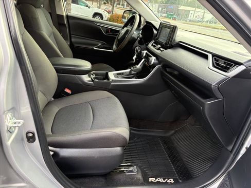 Used 2021 Toyota RAV4 LE image 14