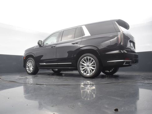 Certified 2024 Cadillac Escalade Premium Luxury w/ Performance Package AWD/4WD image 55