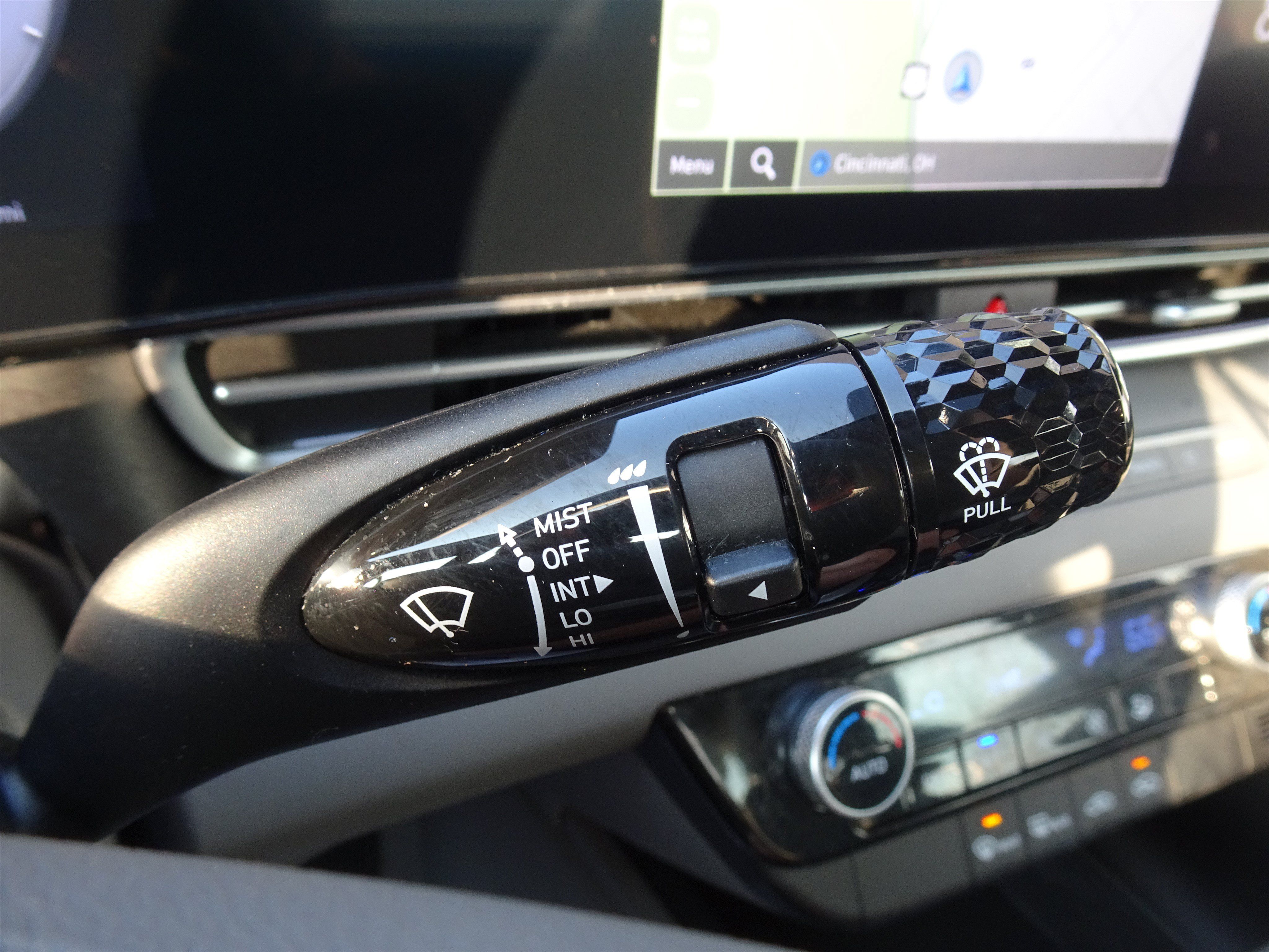 Used 2024 Hyundai Elantra SEL FWD image 23