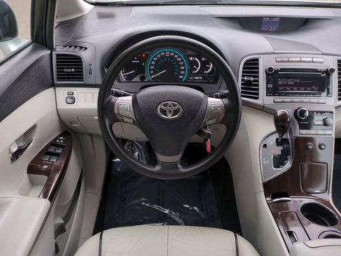 Used 2010 Toyota Venza FWD image 16